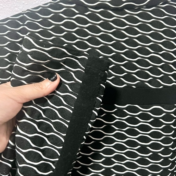 Chico's Black and White Zip-Up Jacket LARGE - Picture 3 of 8